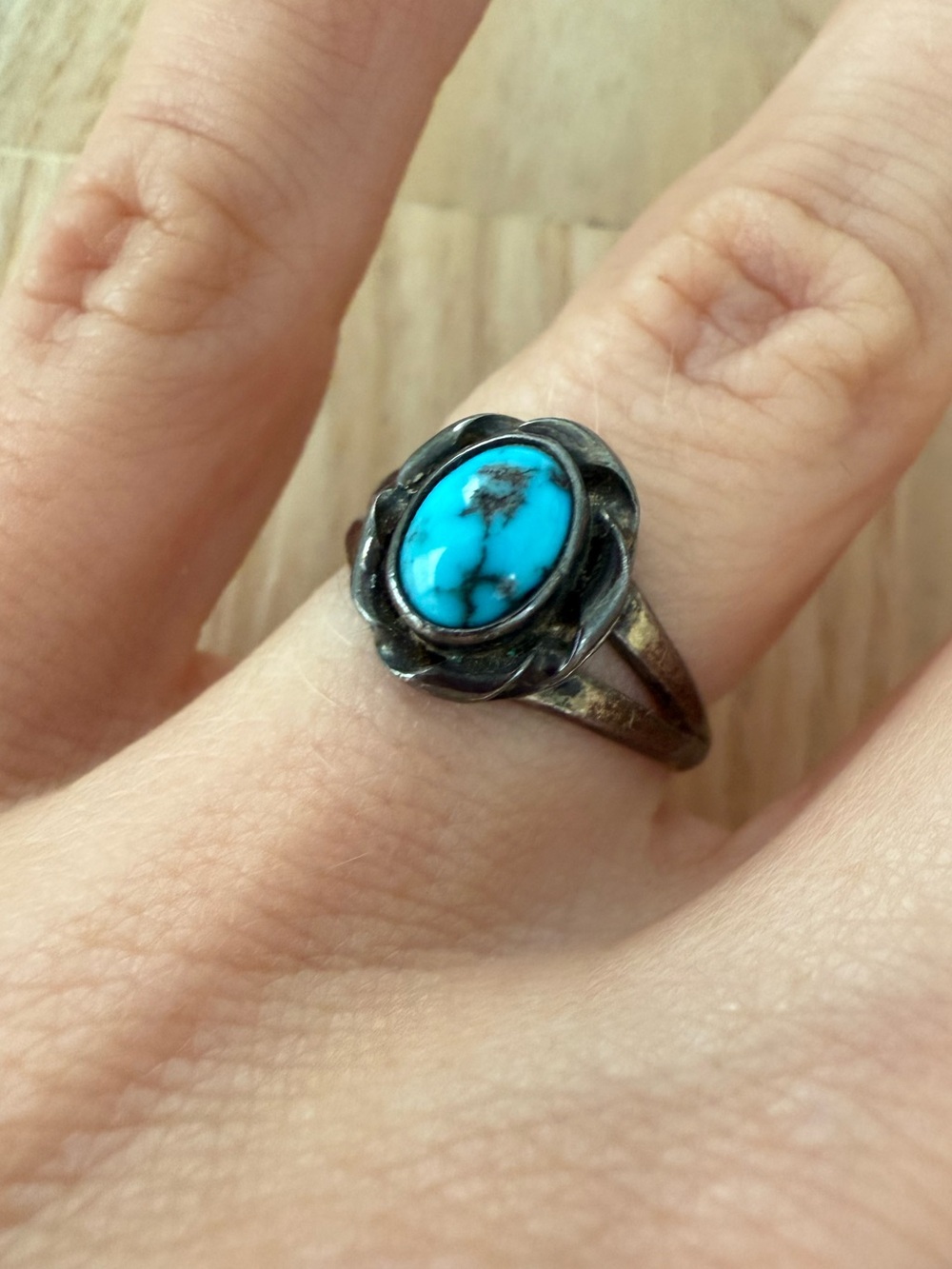 Vintage Southwestern style silver blue stone ring size 5.5